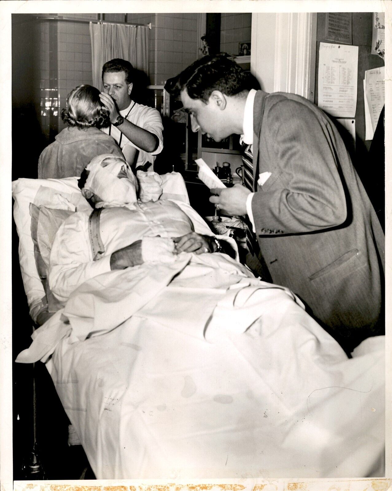 BR38 1956 Original Photo ACID BURN IN HOSPITAL RECOVERING Reporter Interview Man