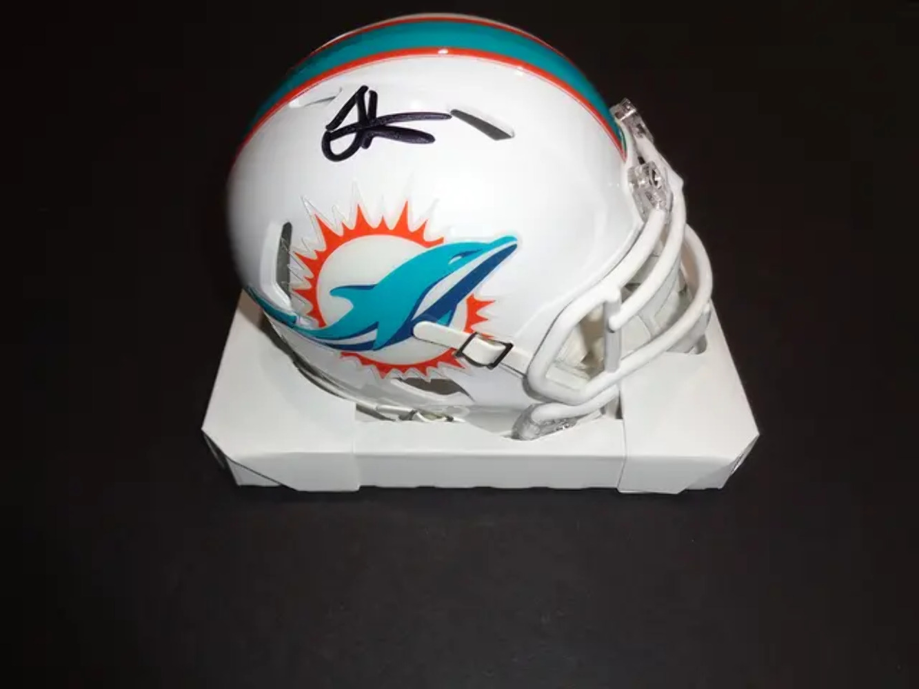 Tyreek Hill Miami Dolphins Autographed Riddell Mini Helmet GA coa