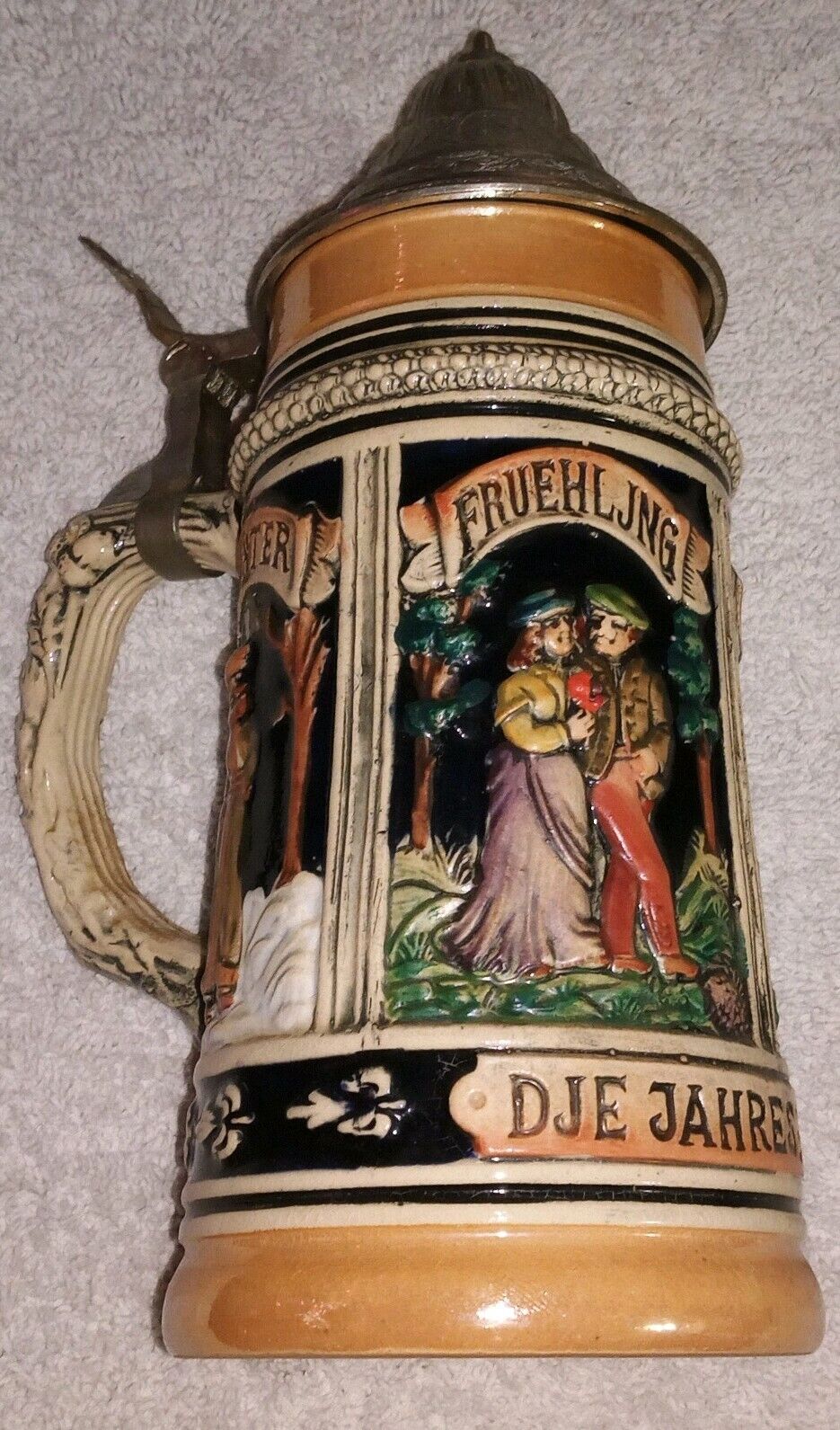 Vintage German Beer Stein dje jahreszejten \