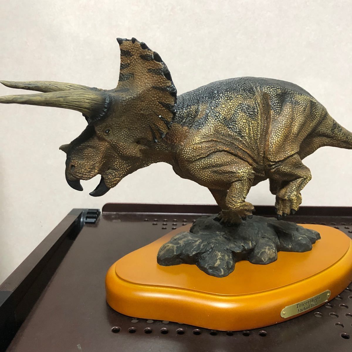 Favorite Collection MICHAEL TRCIC DINOSAUR TRICERATOPS Trcic Model Resin Figure