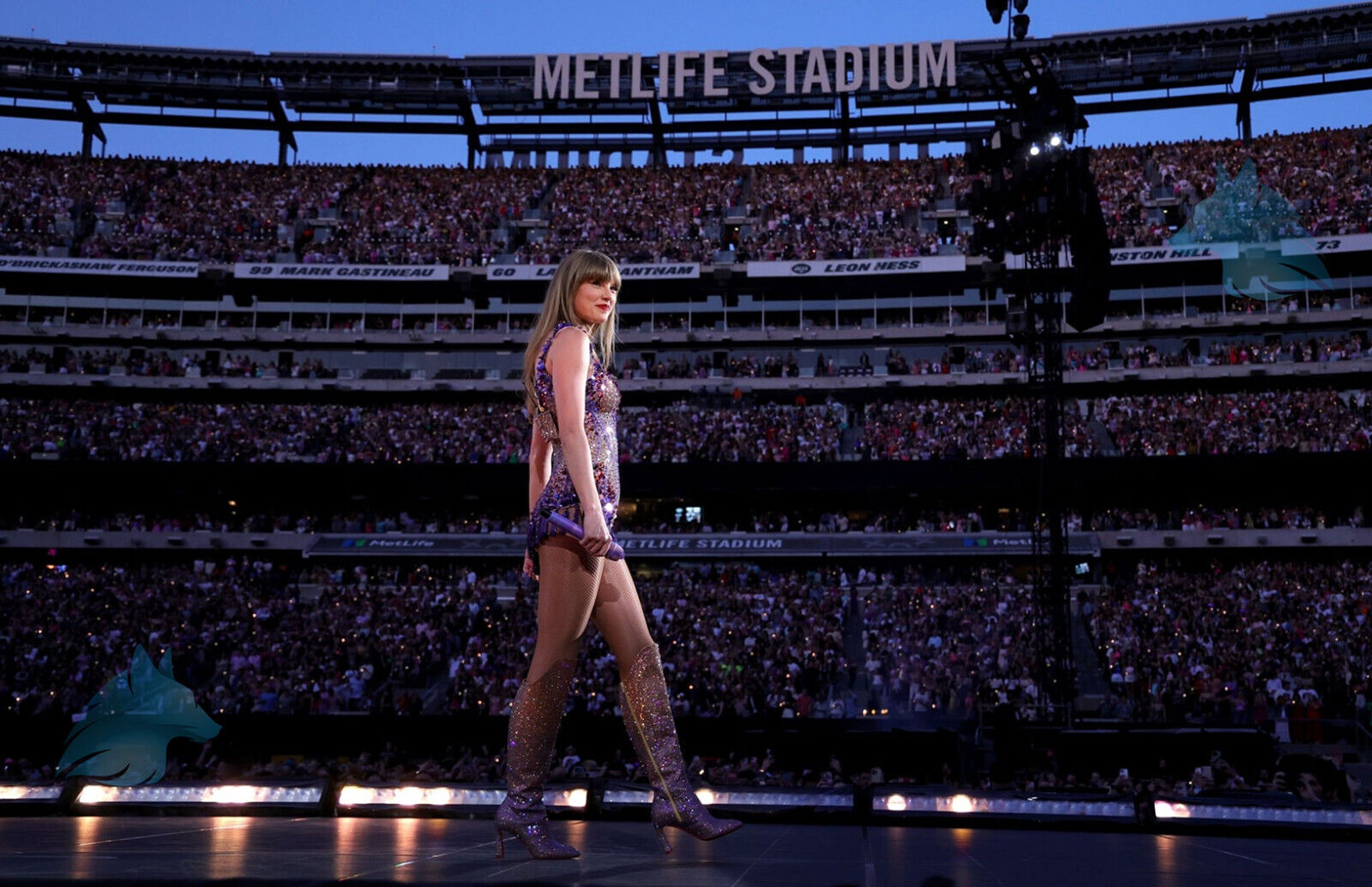 Taylor Swift in MetLife Stadium East Rutherford NJ Poster Size Photo Reprint