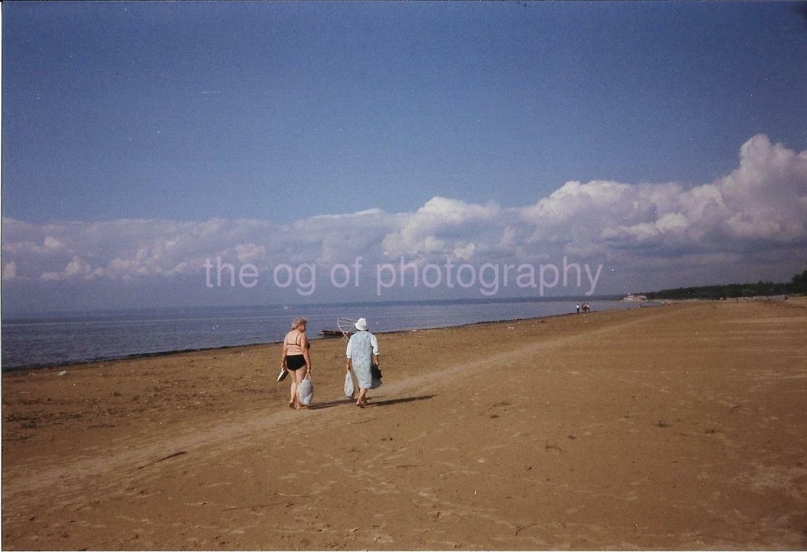 FOUND PHOTOGRAPH Color BEACH WALK Original Snapshot VINTAGE 111 12 K