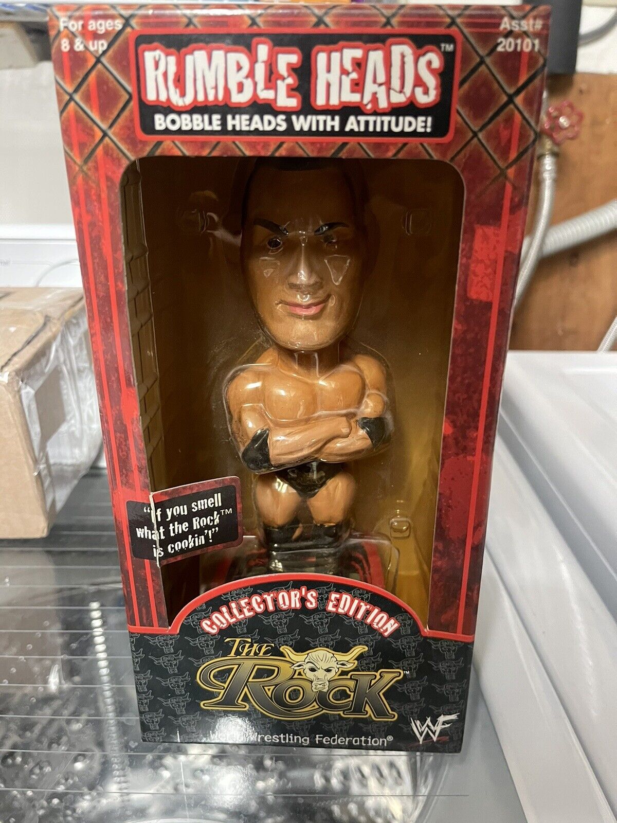 WWF WRESTING RUMBLE HEADS COLLECTOR'S EDITION THE ROCK COLLECTIBLE BOBBLE HEAD 