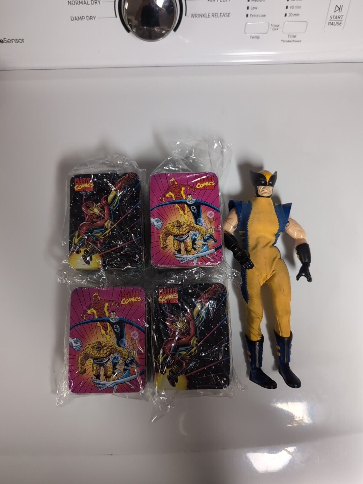 COLLECTIBLE... 1994 MARVEL MINI TINS. NABISCO MAIL IN. PLUS VINTAGE WOLVERINE.