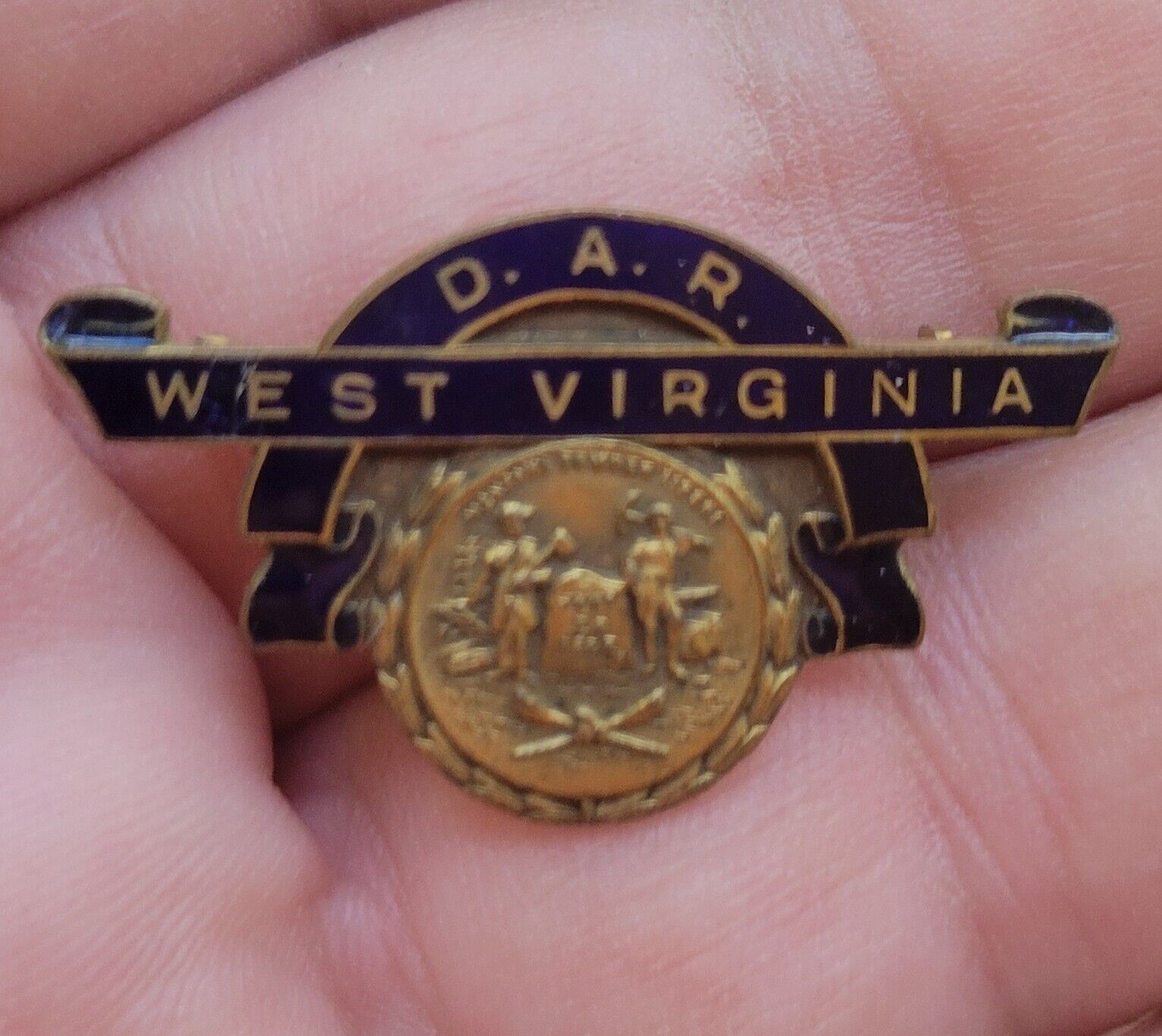 DAR WEST VIRGINIA DAUGHTERS OF THE AMERICAN REVOLUTION GOLD FILLED PIN BROOCH