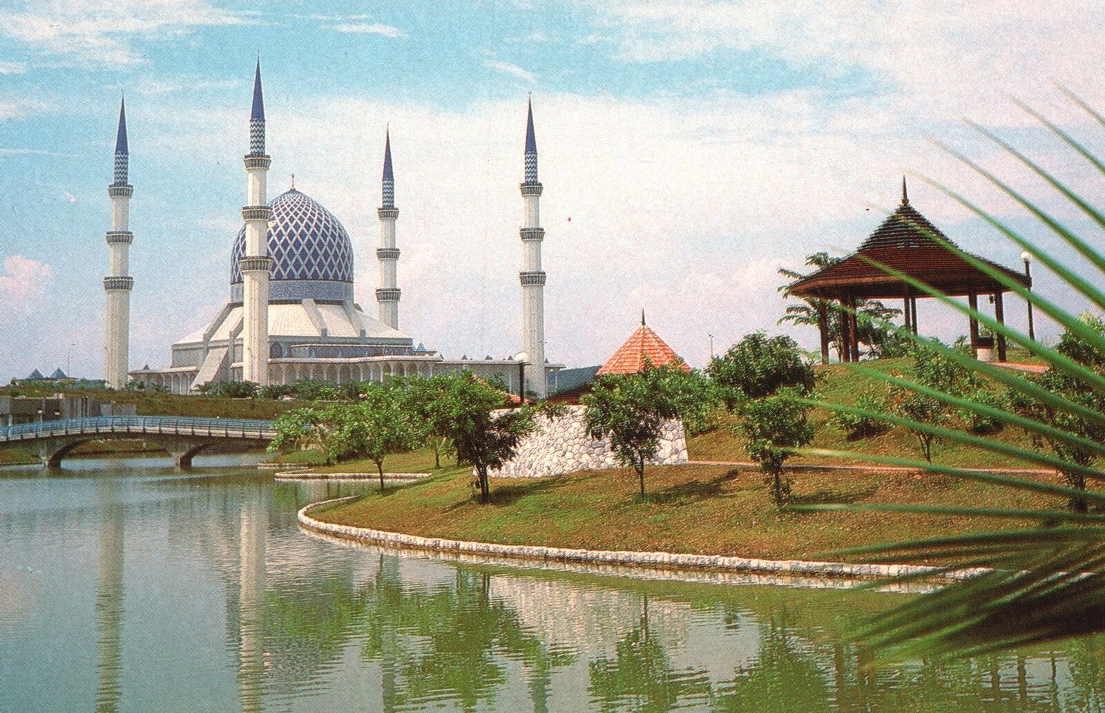 Vintage Postcard Sultan Salahuddin Mosque Beautiful Lake Shah Alam Malaysia