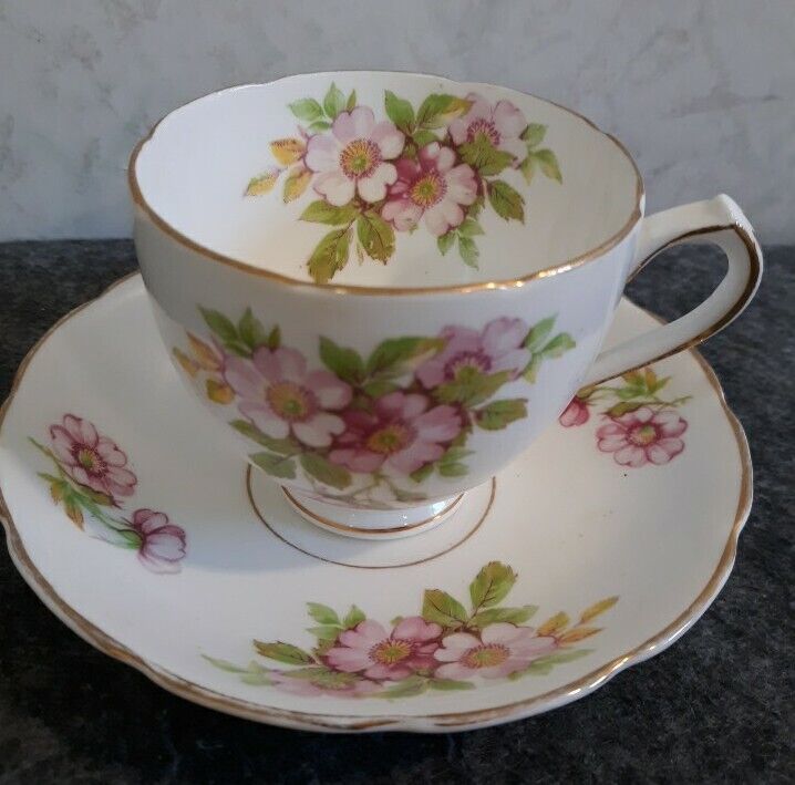  Beautiful Vintage Duchess Rose pattern Bone China Teacup&Saucer Made In England