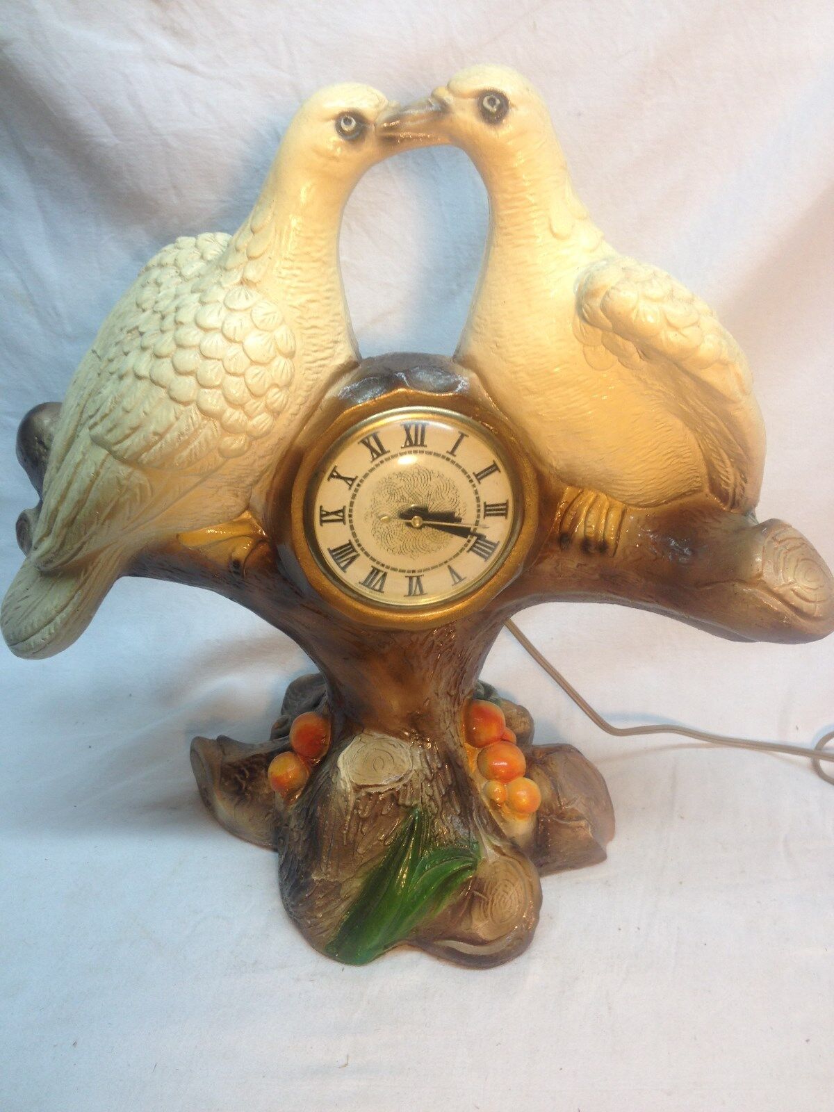 Vtg Lanshire USA Chalkware CARNIVAL PRIZE Love Birds White Dove Clock WORKS