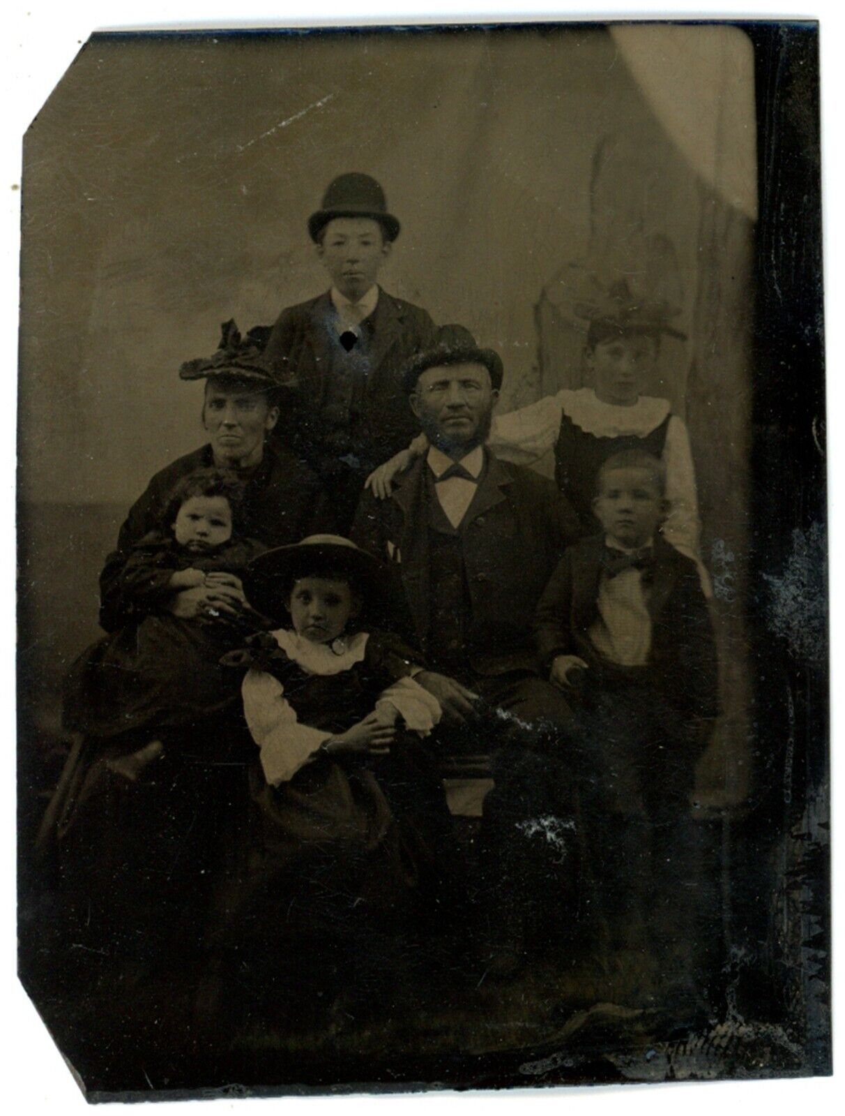 CIRCA 1860\'S 1/6 Plate Amazing TINTYPE Large Beautiful Family of 7 Fancy Clothes