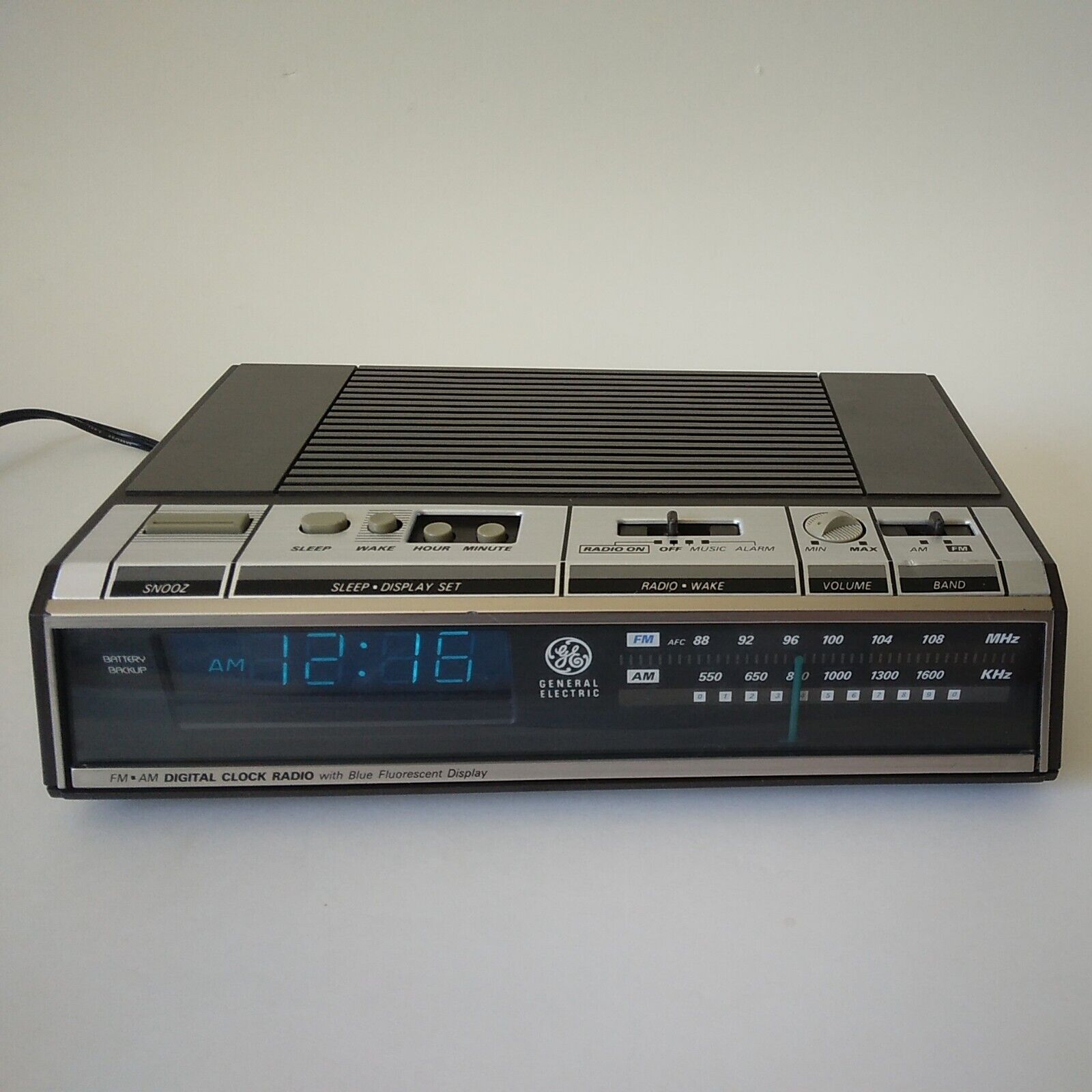 GE 7-4646A Radio Alarm Clock-AM/FM-Vintage 1987-Blue Digits-Tested/Works