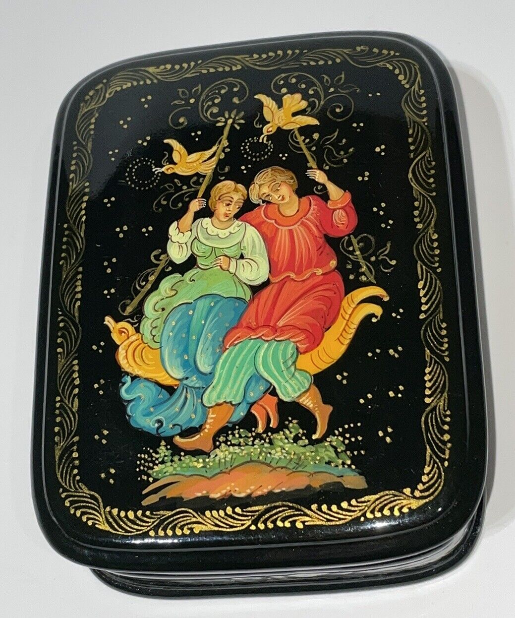 Vintage Signed Russian Lacquer Trinket Box Hand Painted Hinged Top Black And Red