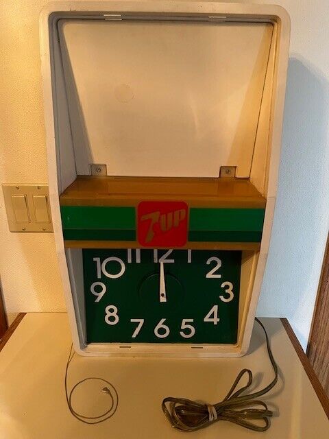 Vintage 7 Up soda Lighted Hanging Wall Clock Menu Board Sign Advertisement