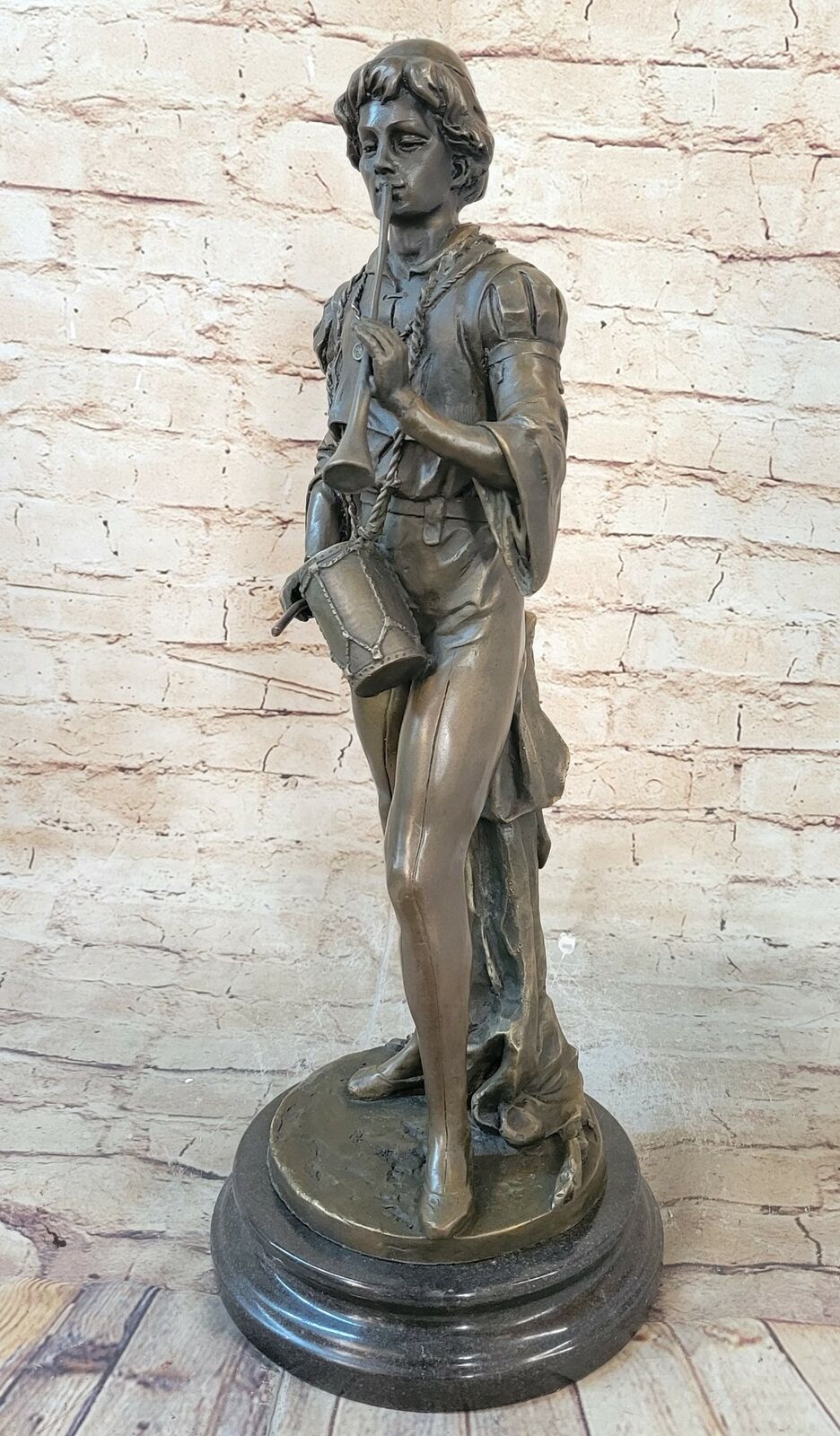 Bronze statue \
