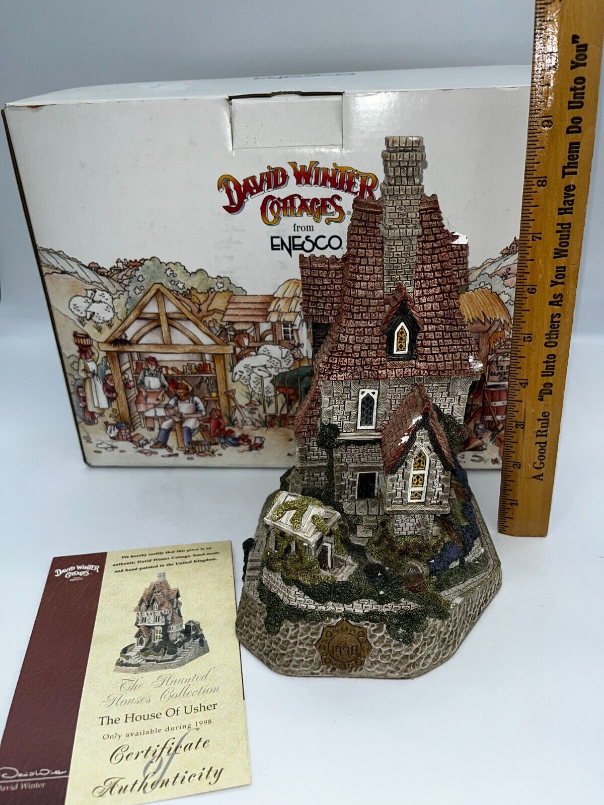 David Winter The House of Usher Haunted House with Box and COA D1035