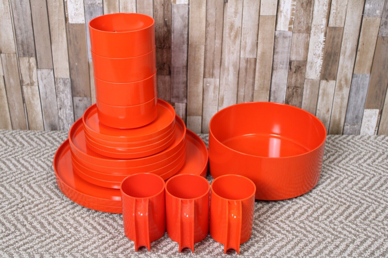 1960s-70s Heller Massimo Vignelli Orange Kitchenware Set (Plates/Bowls/Cups)