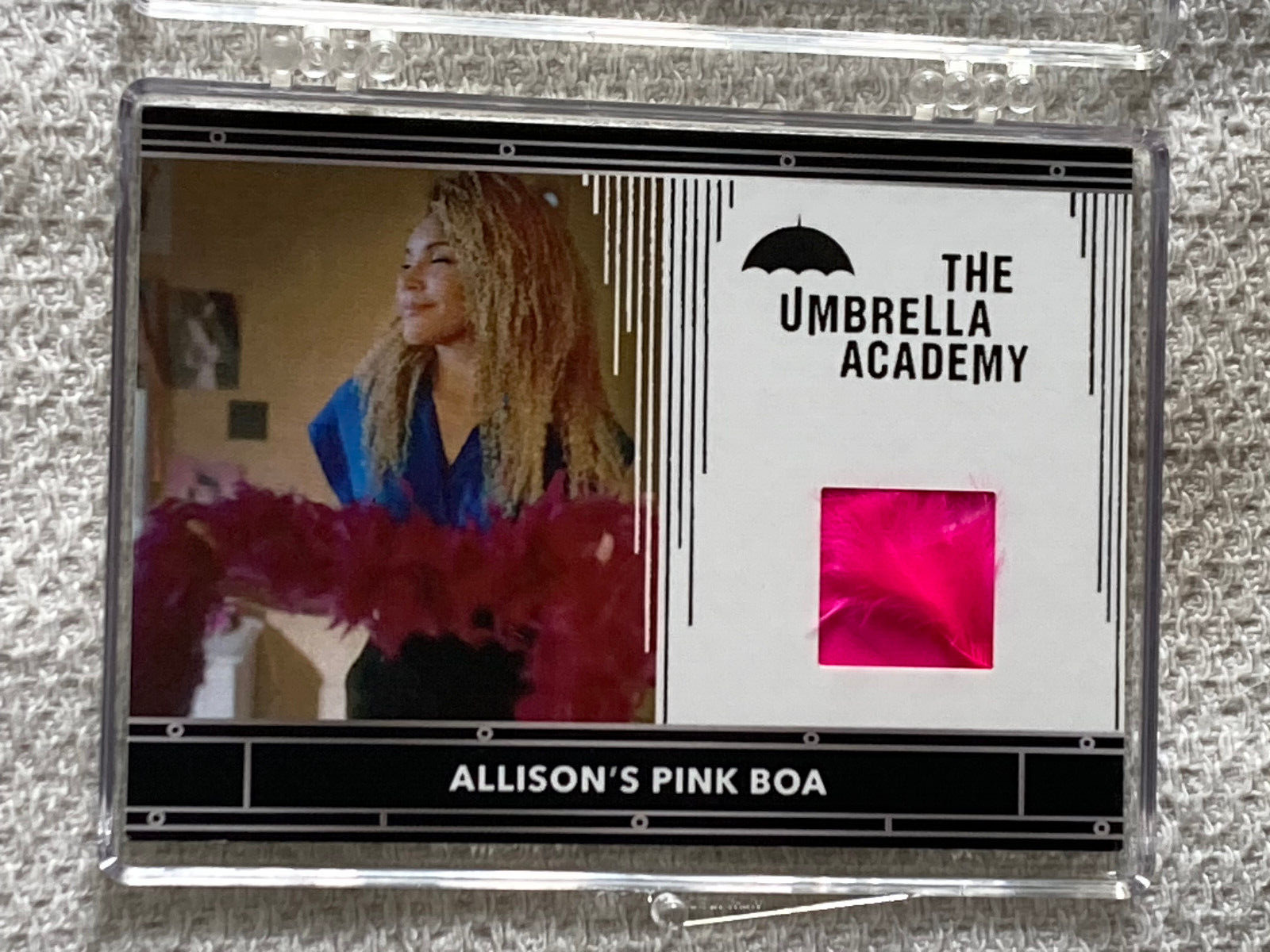 2020 Rittenhouse Umbrella Academy #RC9 Wardrobe Card Allison's Pink Boa