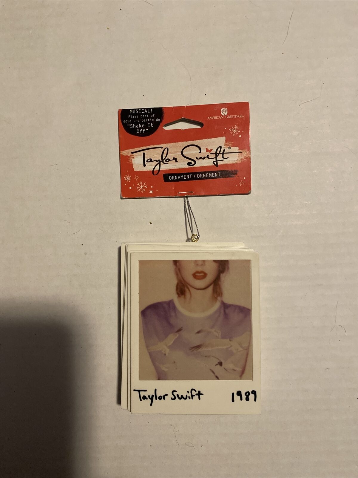 Taylor Swift 2015 1989 Polaroid Christmas Singing Ornament Shake it Off
