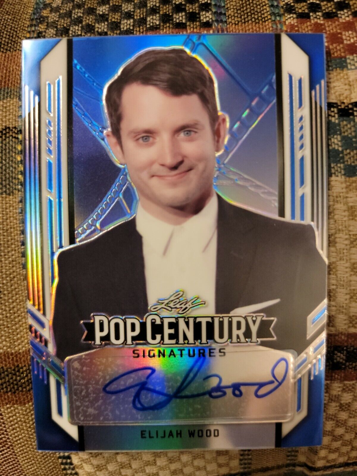 Elijah Wood 23/25 Blue Autograph Card Pop Century 2021 Leaf Lord of the Rings
