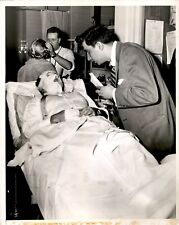 BR38 1956 Original Photo ACID BURN IN HOSPITAL RECOVERING Reporter Interview Man picture