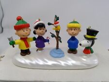 1995 Hallmark Peanuts Charlie Brown Christmas - 4 Ornaments & Stand - NO BOX picture