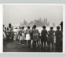 STATEN ISLAND FERRY Passengers Look @ NYC SKYLINE Boats 1966 Press Photo picture