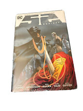 The 52 Omnibus (DC Comics, 2012 January 2013) picture