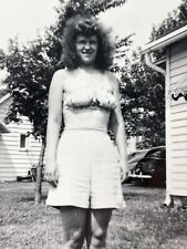 Q2  1940-50's Beautiful Pretty Cute Lovely Woman White Bathing Suit Sexy Bikini  picture