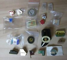 MIXED LOT OF 20 VINTAGE PINS & CHARMS   picture