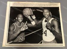 MICHAEL JORDAN & HAKEEM Rookie of Year Candidates 1985 Original Press Wire Photo picture