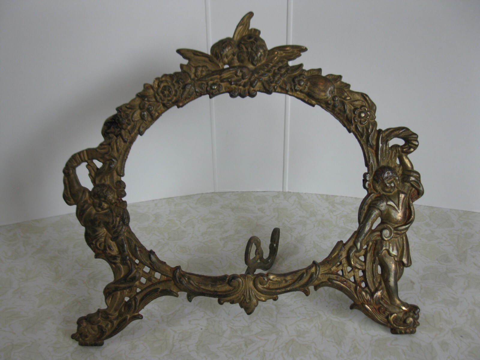 Antique Oval Picture Frame Cherubs Angels Cast Iron Free Standing Shabby Chic Antique Oval Picture Frame Cherubs Angels Cast Iron Free Standing Shabby Chic