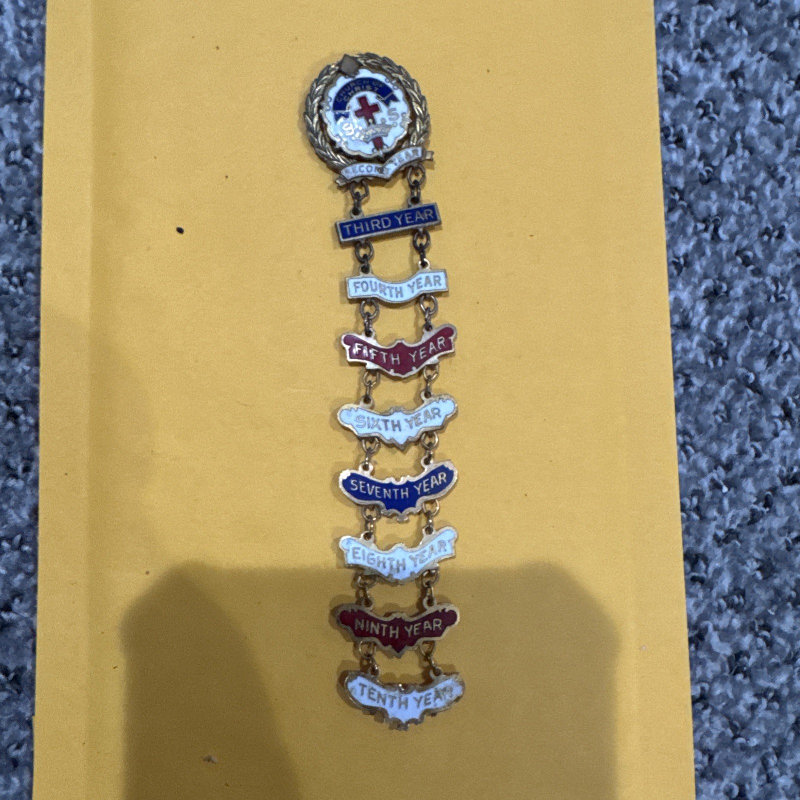 CHURCH OF CHRIST 10 YEAR ATTENDANCE MEDAL PIN