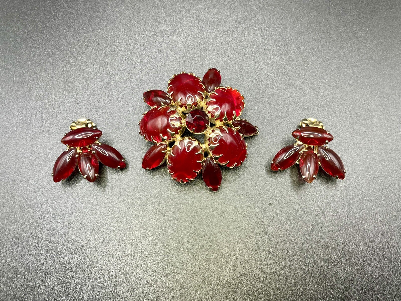 Juliana D&E Demi PARURE Ruby Red Amberina Domed Brooch Earring Set GLOWS Cadmium Juliana D&E Demi PARURE Ruby Red Amberina Domed Brooch Earring Set GLOWS Cadmium