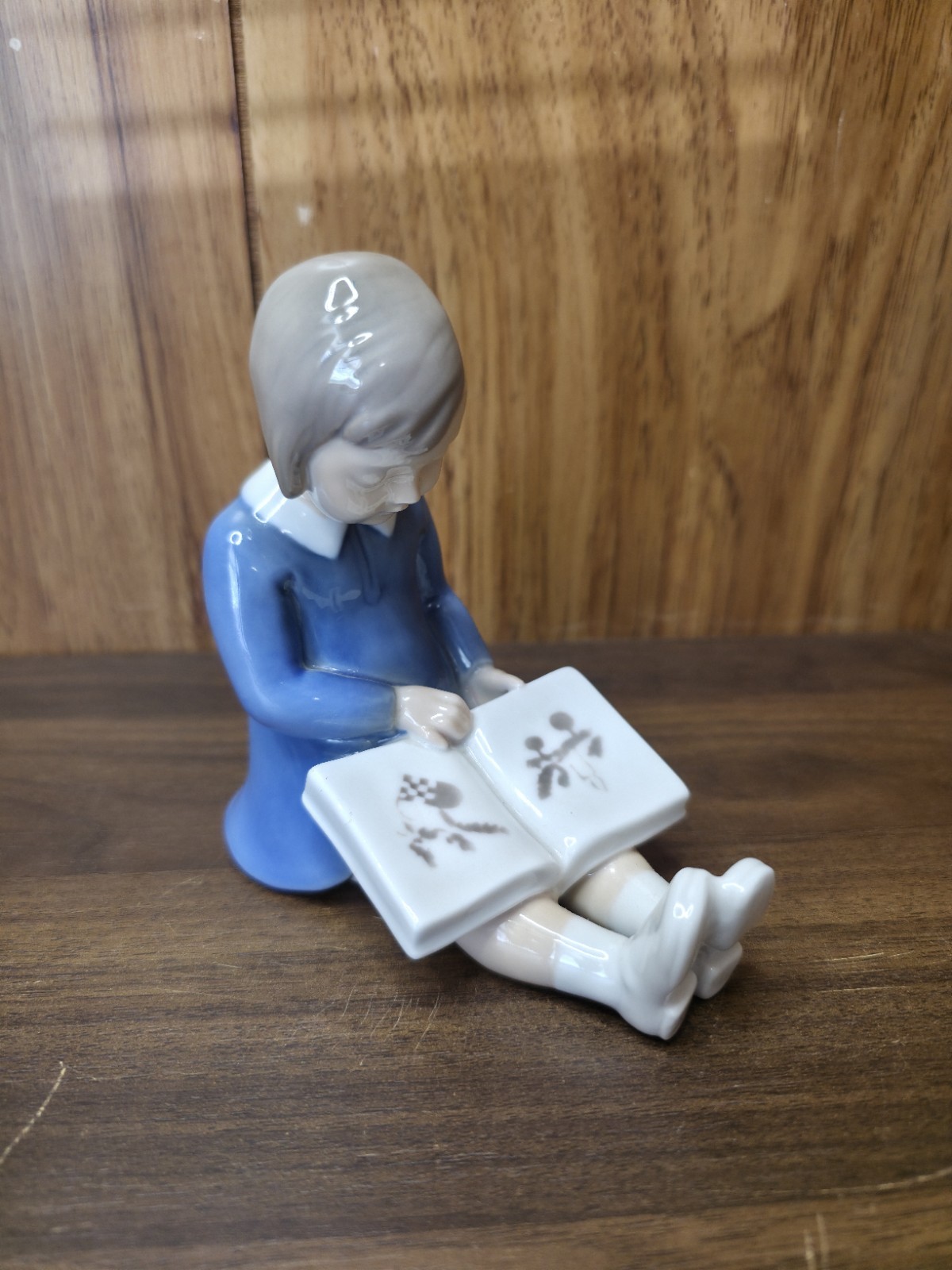 Vintage Royal Copenhagen Denmark #467 "First Book" Porcelain Figurine Girl Vintage Royal Copenhagen Denmark #467 "First Book" Porcelain Figurine Girl