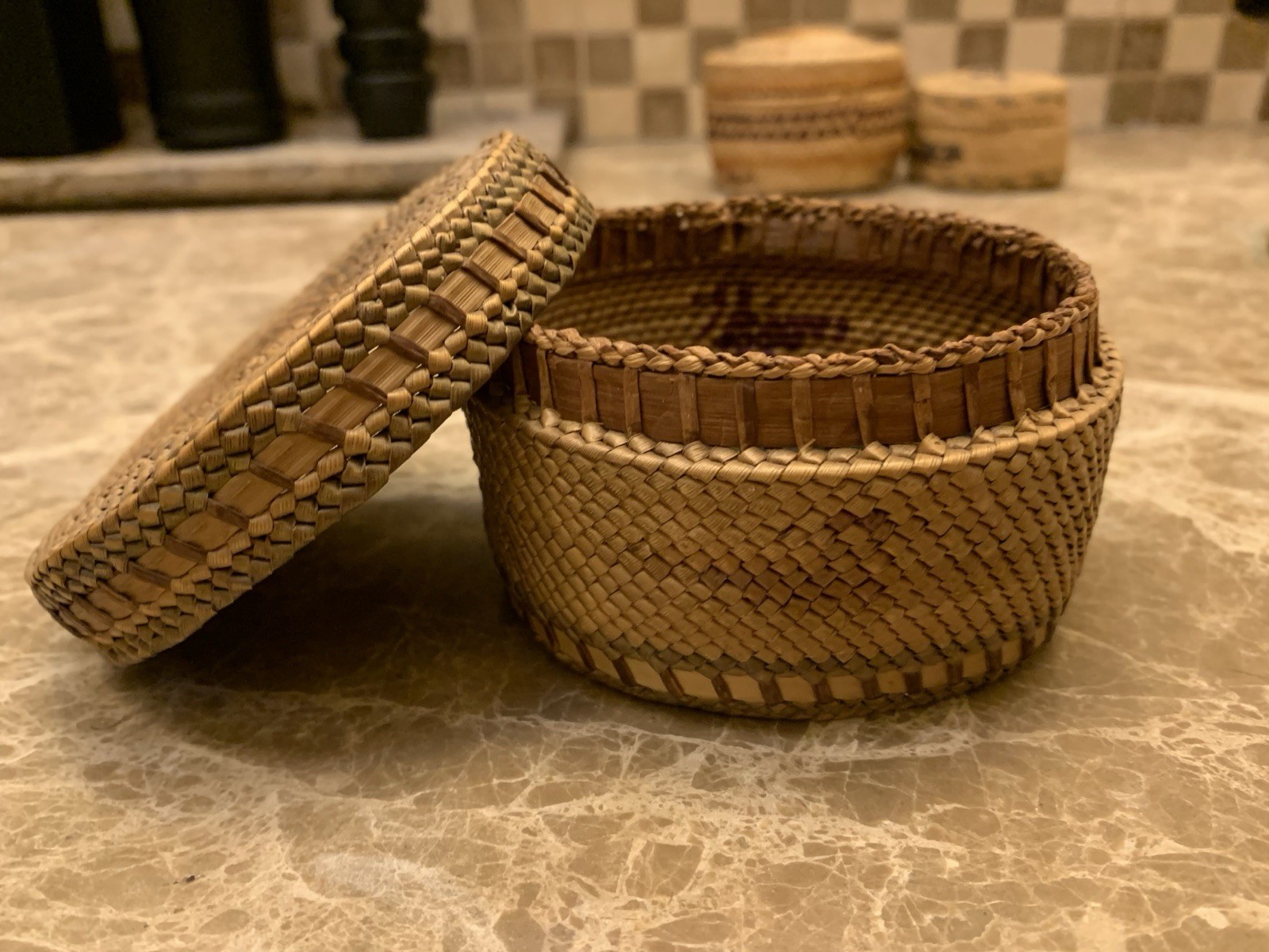 Makah Nuu-chah-nulth Native Woven Lidded Basket Nootka Northwest Coast Native