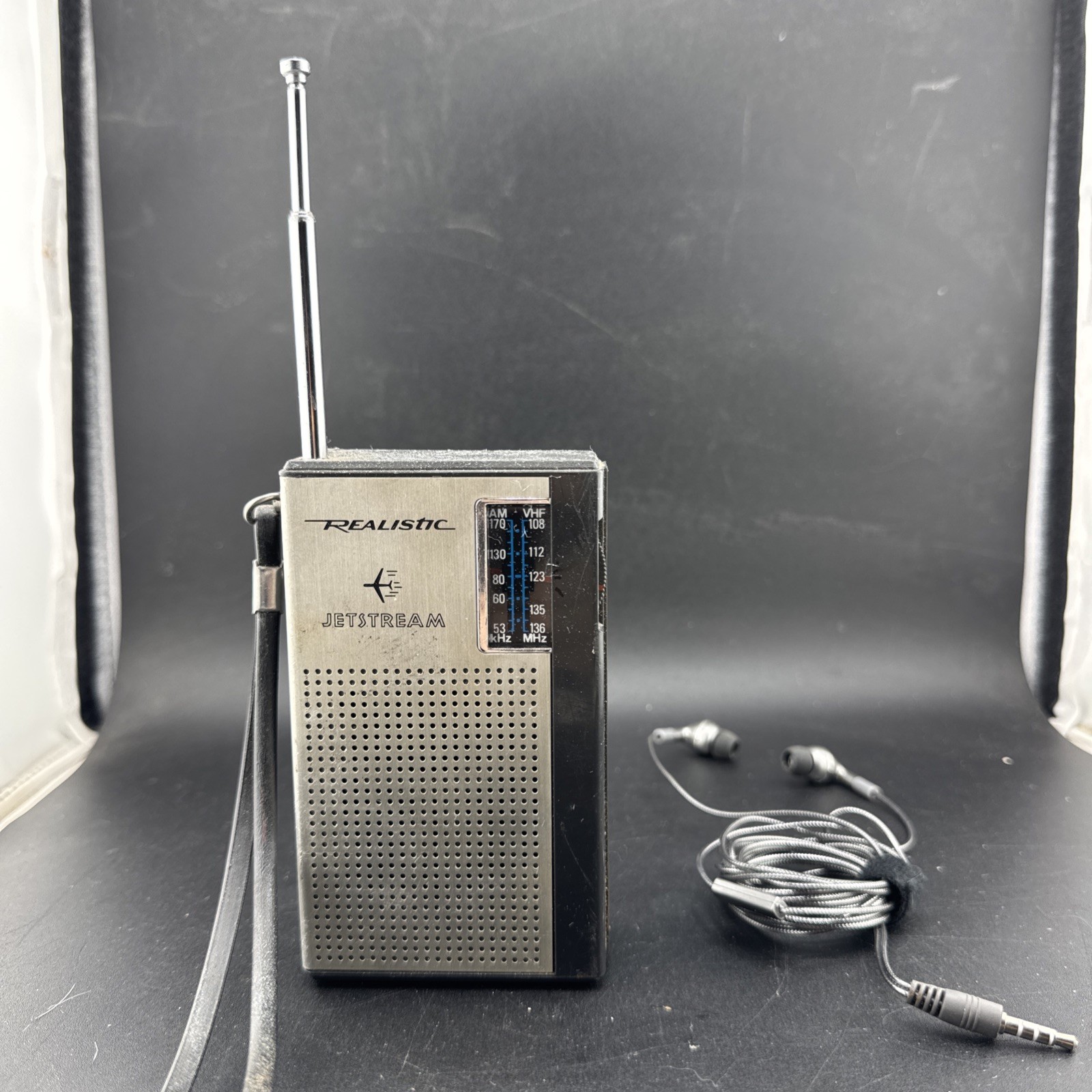 Vintage Realistic Am/Vhf Jetstream Pocket Radio~Model 12-601 READ