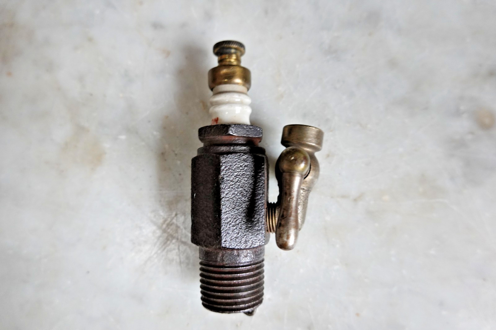 Antique CHAMPION GAS FUEL PRIMING CUP SPARK PLUG Automobile Hit-Miss-Engine Antique CHAMPION GAS FUEL PRIMING CUP SPARK PLUG Automobile Hit-Miss-Engine