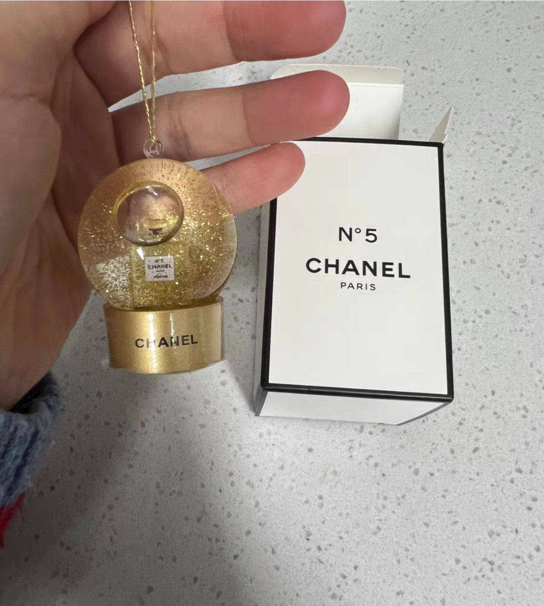 CHANEL 2021 No.5 snow globe mini novelty gold ornament limited edition rare CHANEL 2021 No.5 snow globe mini novelty gold ornament limited edition rare