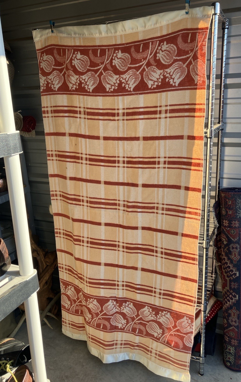 Beautiful Vintage 40's Cotton Camp Blanket Red Orange Tulip Floral Border Soft Beautiful Vintage 40's Cotton Camp Blanket Red Orange Tulip Floral Border Soft