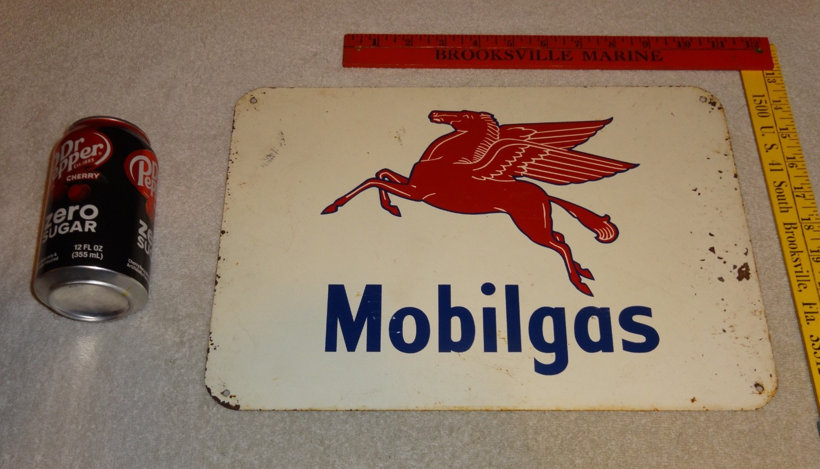 VINTAGE ORIGINAL ANTIQUE MOBIL MOBILGAS PEGASUS 14" METAL TIN GASOLINE OIL  SIGN