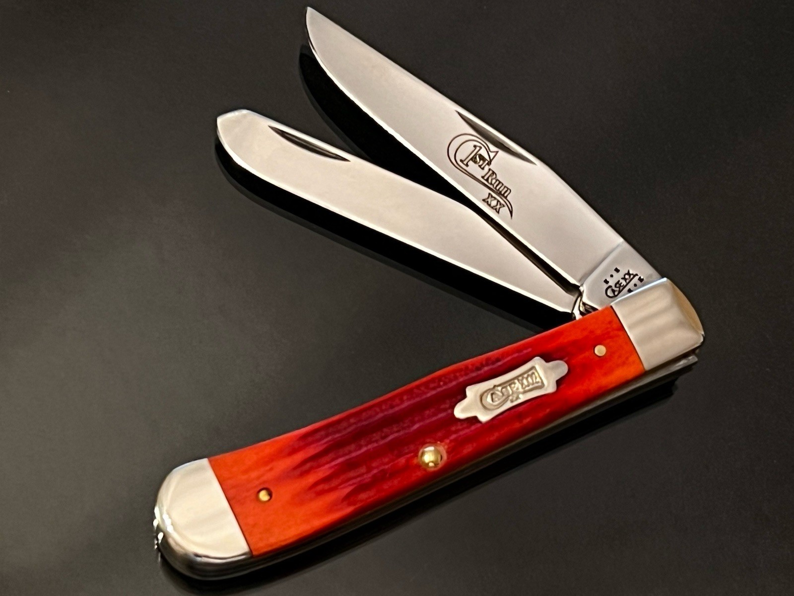 CASE XX 1st Run Trapper Red”Corn Cob”Jig Bone Knife Dated 2002 Bowtie Shield New CASE XX 1st Run Trapper Red”Corn Cob”Jig Bone Knife Dated 2002 Bowtie Shield New