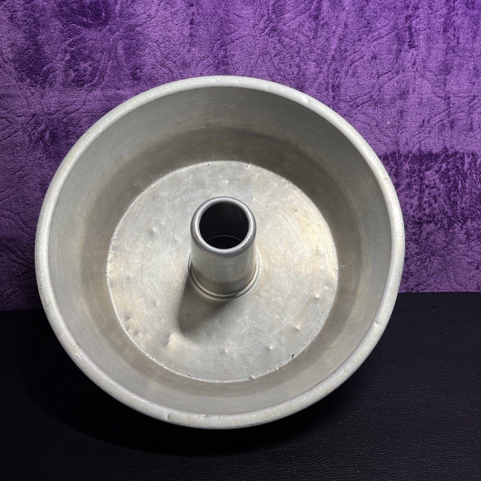 Vintage Mirro Aluminum 5304 M Solid One Piece Tube Cake Pan Made in USA Vintage Mirro Aluminum 5304 M Solid One Piece Tube Cake Pan Made in USA