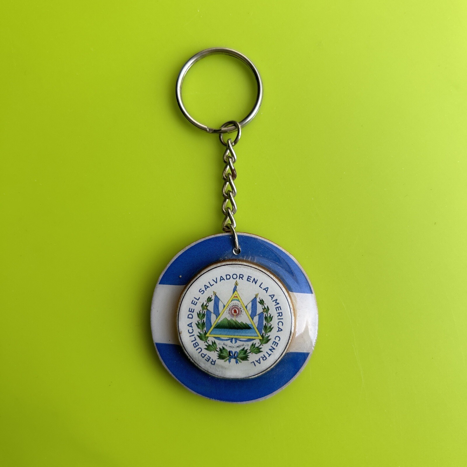 El Salvador Llavero #13 ESCUDO NACIONAL Wooden Handmade Key Chain DE MADERA El Salvador Llavero #13 ESCUDO NACIONAL Wooden Handmade Key Chain DE MADERA