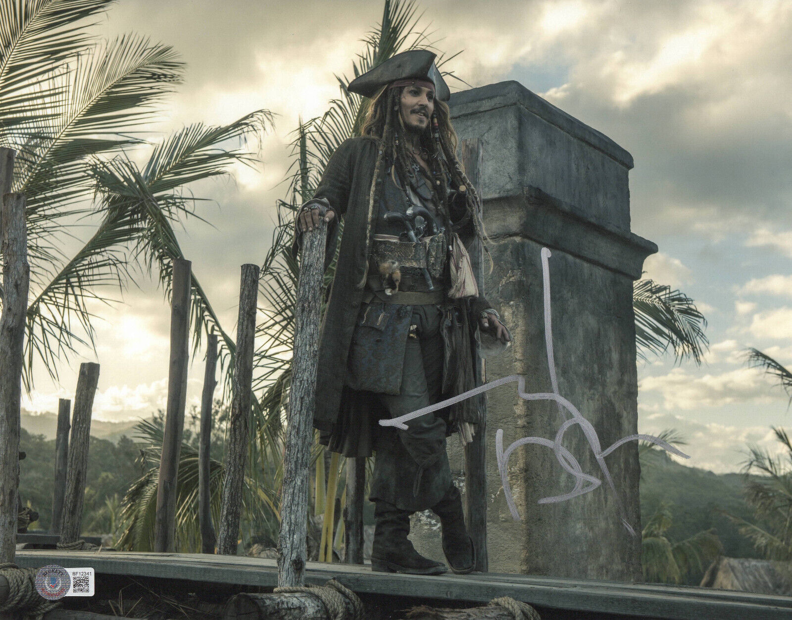 JOHNNY DEPP \'PIRATES OF THE CARIBBEAN\' SIGNED AUTOGRAPH 11X14 PHOTO BECKETT BAS 