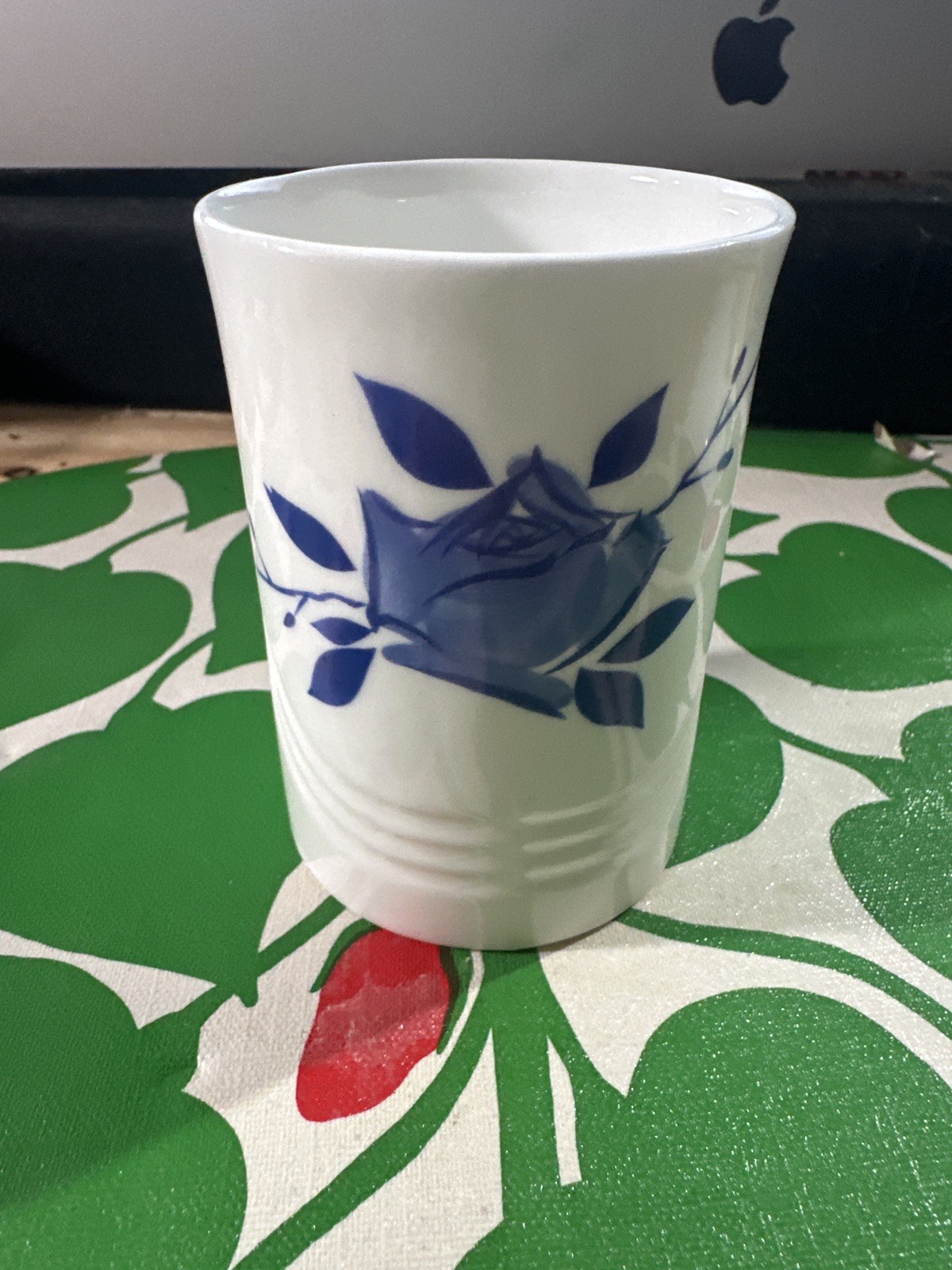 FINAL CLEARANCE/ 1989 Blue Rose Ceramic Tumbler Vase Cup – FINAL CLEARANCE/ 1989 Blue Rose Ceramic Tumbler Vase Cup –