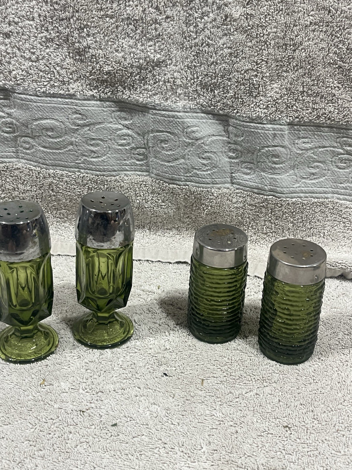 Lot of 4 vintage mid-century modern avocado green glass salt & pepper shakers. Lot of 4 vintage mid-century modern avocado green glass salt & pepper shakers.