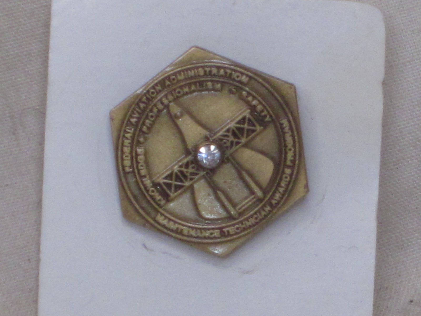 1 vintage FEDERAL AVIATION ADMINISTRATION MAINTANECE TECHNICIAN FAA Lapel Pin 1 vintage FEDERAL AVIATION ADMINISTRATION MAINTANECE TECHNICIAN FAA Lapel Pin