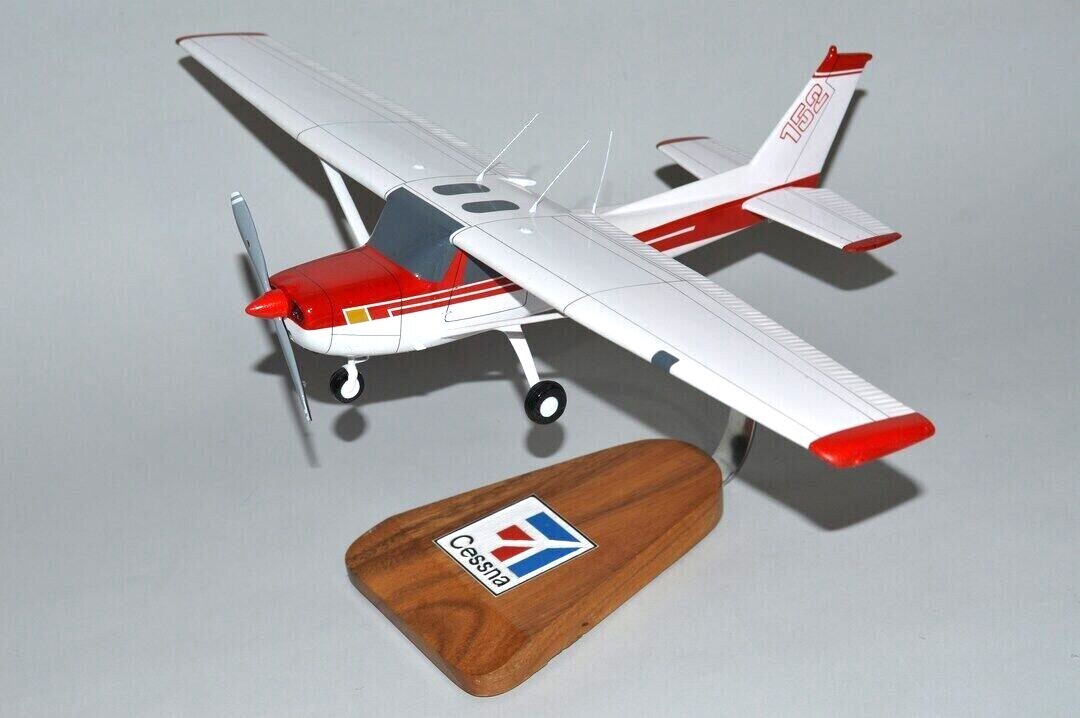Cessna 152 Trainer Red White Gold Desk Display Private Model 1/24 SC Airplane