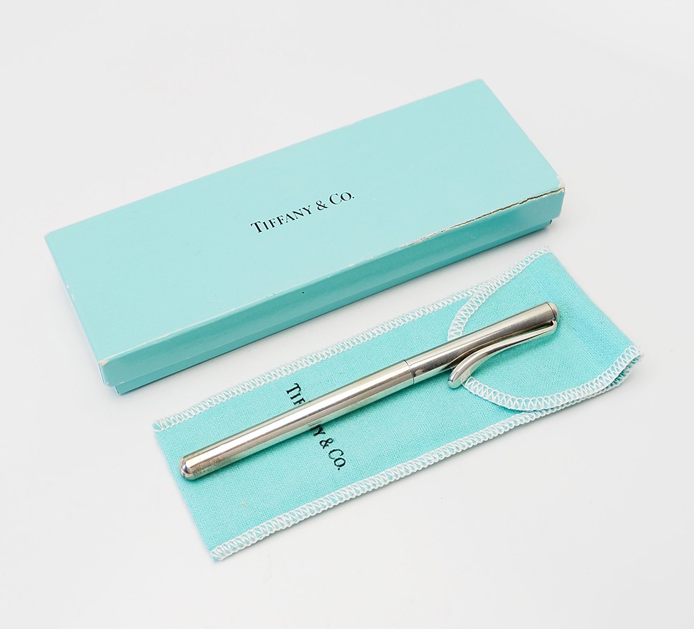 Elegant vintage sterling silver pen by Elsa Peretti Tiffany and Co. Elegant vintage sterling silver pen by Elsa Peretti Tiffany and Co.