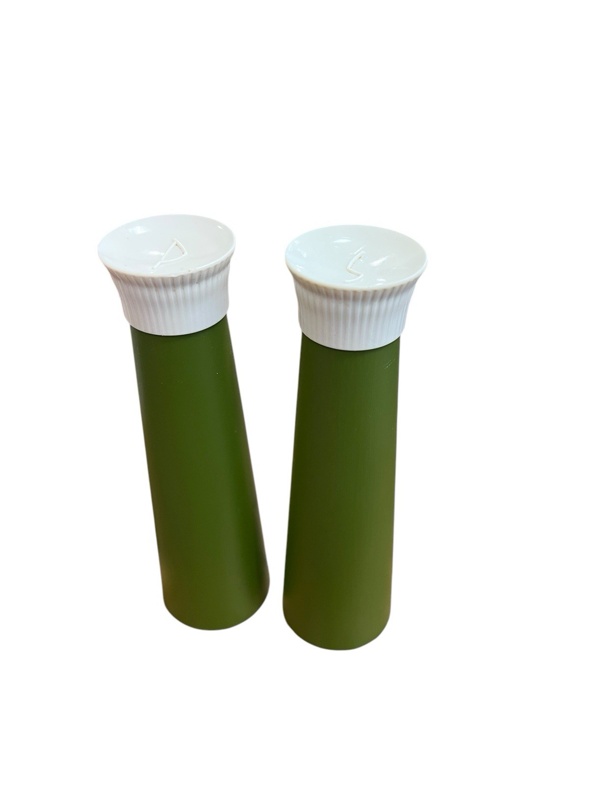 Vintage MCM Retro Green Plastic Salt And Pepper Shakers With Lids And Bottom Vintage MCM Retro Green Plastic Salt And Pepper Shakers With Lids And Bottom