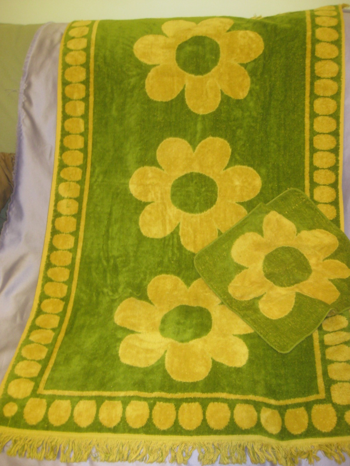 Vintage Cannon Royal Family Daisies Olive Green Gold Bath/Wash Towels Set
